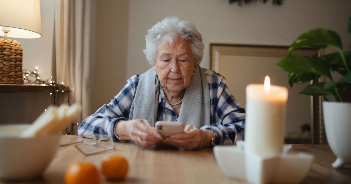 Why Independent Living Beats Seniors Living Alone